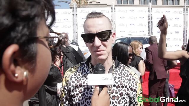 Jeremy Scott Defends His "Shackle" Adidas Design смотреть онлайн