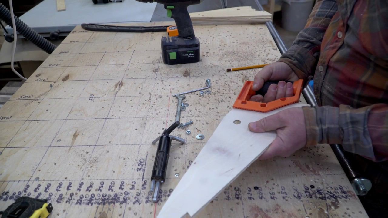 Толкатель для циркулярки из ручки ножовки
Hand saw style push stick смотреть онлайн