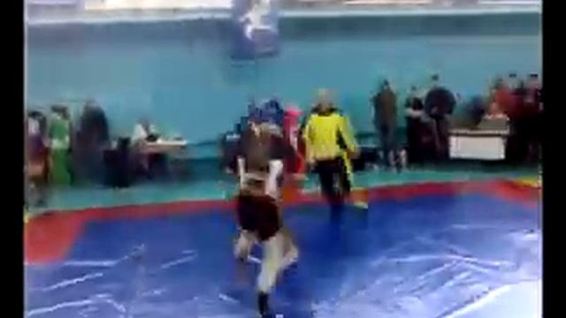 УШУ Саньда Меж региональный чемпионат г Макеевка 2008г! Рыженко Максим (синий шлем) смотреть онлайн