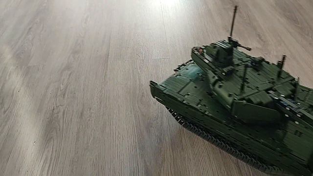 Конструктор танк на радиоуправлении, 1354 детали смотреть онлайн