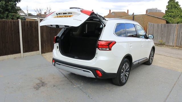 DE68KNN Mitsubishi OUTLANDER OUTLANDER 2.0 MIVEC 4 SUV 5dr Petrol CVT 4WD Heated Seats смотреть онлайн