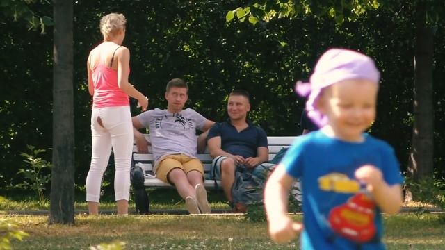 ГРЯЗНАЯ ПОПКА ДЕВУШКИ / ПРАНК (реакция людей на подливу) смотреть онлайн