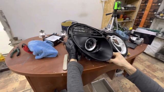 Устанавливаем Линзы оптику на Mercedes e-class w 211 и красим фары смотреть онлайн