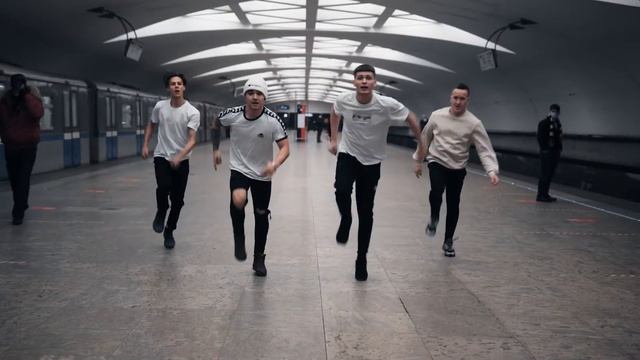 DANCING IT THE SUBWAY | UDI DANCE SCHOOL #shorts смотреть онлайн