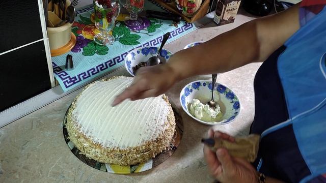 Украшаем бисквитный тортик. Семейное торжество. смотреть онлайн
