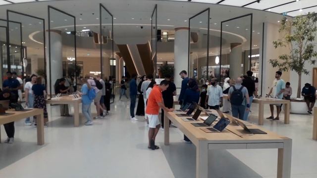 Магазин APPLE в Дубаях 29.03.2023 смотреть онлайн