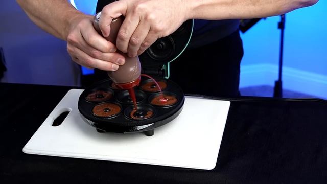 Testing the Dash Mini DONUT Maker! смотреть онлайн
