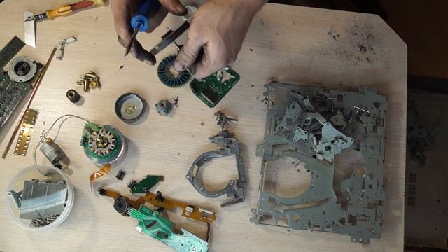 Что есть ценного в старом видеомагнитофоне. Разборка 