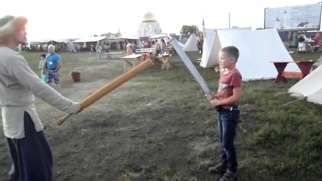 Обучение фехтования на мечах. Мастер класс в Болгарах смотреть онлайн