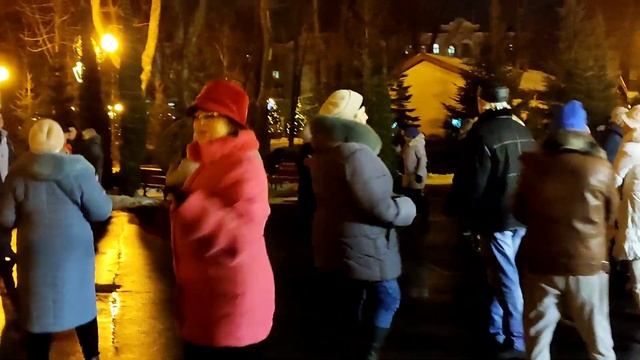 ТАК УСТРОЕНЫ МУЖЧИНЫ ЛЮБЯТ ЖЕНЩИН БЕЗ ПРИЧИНЫ!???/ТАНЦЫ В ПАРКЕ ГОРЬКОГО ХАРЬКОВ ЯНВАРЬ 2022 смотреть онлайн