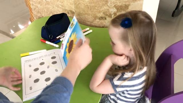 ?Учимся раскрашивать с Машей.✍ Рабочая тетрадь для детей 2-3 лет.?? Изд. Kumon смотреть онлайн