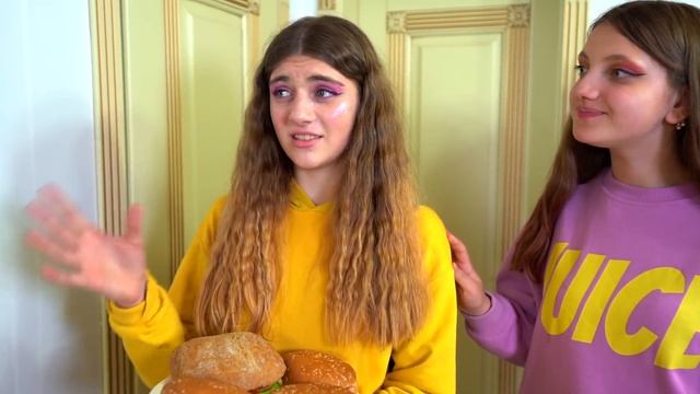 Богатая Непопулярная VS Бедная Популярная || Одноклассники и Смешные Ситуации смотреть онлайн