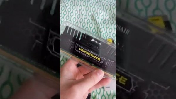 Прикупил оперативной памяти Corsair DDR3 8Gb 1600MHz pc-12800