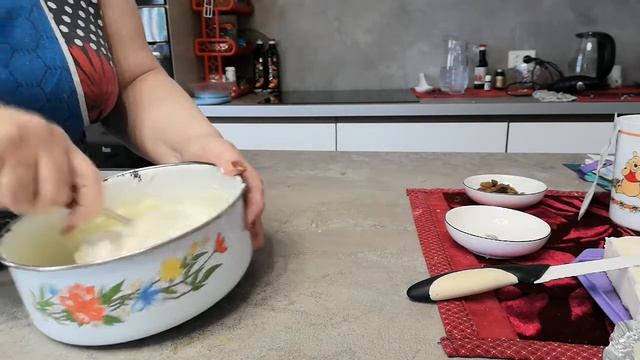 Творожная запеканка с изюмом по-домашнему с секретной фишечкой. смотреть онлайн