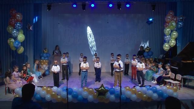 Выпускной 2021 - танец "Крутые ребята" - группа 7Б смотреть онлайн