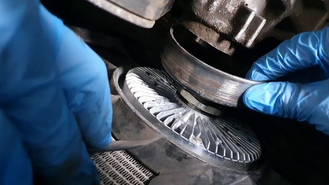 замена вискомуфты вентилятора на пассат б5. часть 2 смотреть онлайн