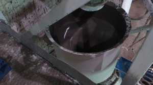 Перемешивание и активация в турбовибросмесителе цементного раствора с фиброй.