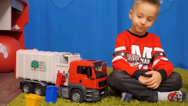 Как Поделить КРУТЫЕ Машины! Папа ОБМАНУЛ? Kids Play with New Toy Cars смотреть онлайн