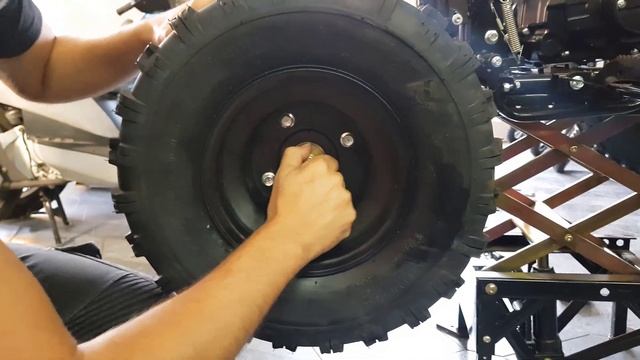 TUTORIAL MONTAGGIO QUAD 125cc 2018 смотреть онлайн