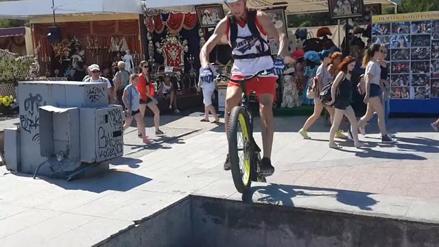 трюки на BMX...Bicycle Сross - как называются люди делают экстримальные трюки на велосипедах? смотреть онлайн