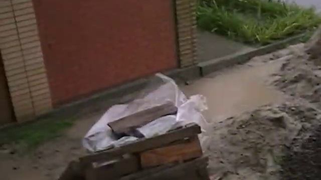 Слепой ветеран таскает керамзит для дома ветеранов смотреть онлайн