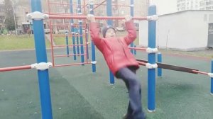 Как правильно сделать кувырок на турнике