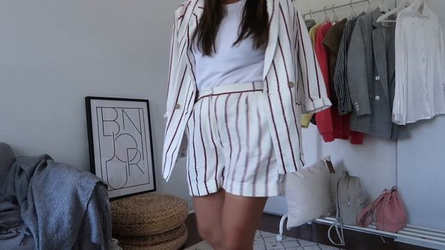 HOW TO STYLE DENIM SHORTS IN SUMMER | Violetta Genova смотреть онлайн