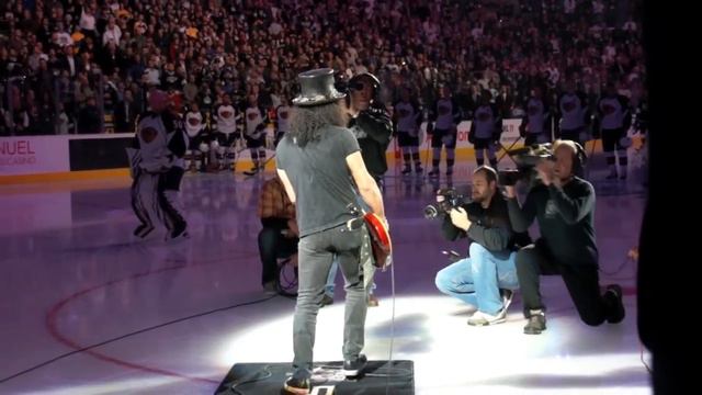 Slash Performs National Anthem at NHL LA Kings Home Opener смотреть онлайн