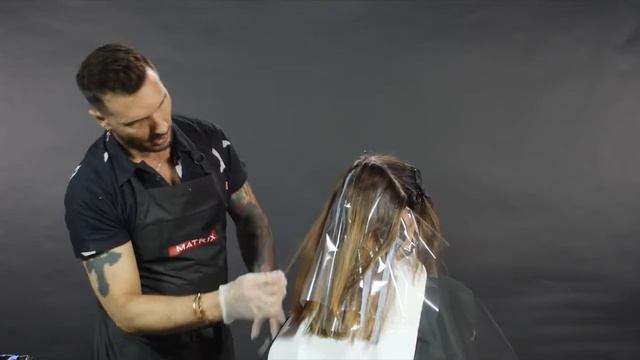 Matrix | How-to make a Balayage with Light Master Lift & Tone смотреть онлайн
