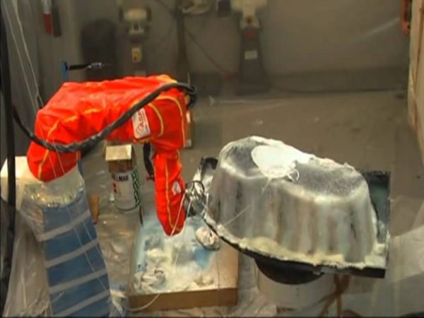 Роботизированное нанесение стекловолокна на ванну