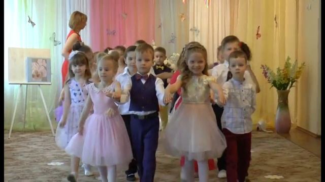 Полонез. Початок випускного свята в садочку. смотреть онлайн