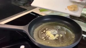 Креветки в Панцире на Сковороде. Как готовить креветки замороженные. Жареные с чесноком рецепт