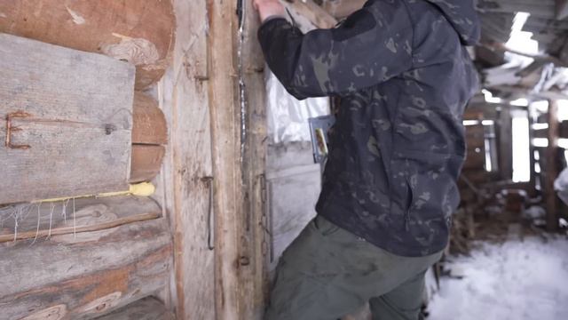 hiding in abandoned log cabin from extreme cold смотреть онлайн
