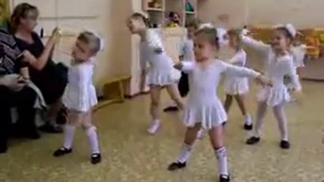Девочки малявочки танцую хардбас/Hard Bass _girls смотреть онлайн