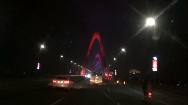 Hà Nội về đêm trên cầu nhật tân đẹp từng mili mét смотреть онлайн