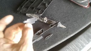 Mazda CX-5 снимаем стоп сигналы с хлопушки ( дверь багажника)