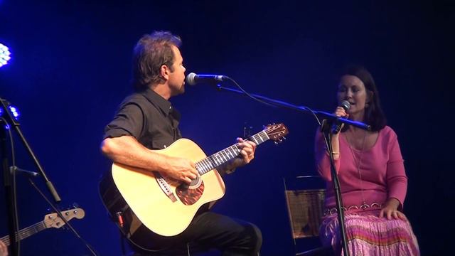 Troy Cassar-Daley & Laurel Edwards - I Can't Make You Love Me смотреть онлайн
