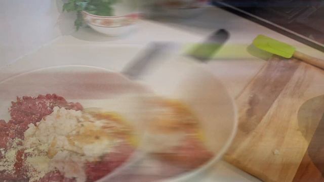 Вкусные сочные котлеты из фарша говядины для всей семьи! смотреть онлайн