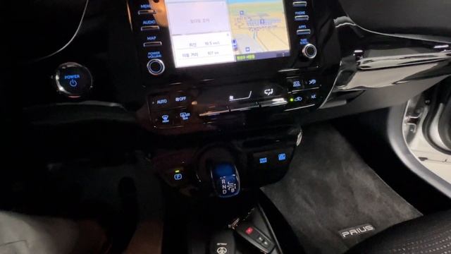 Обзор Toyota Prius 1.8