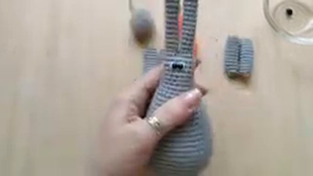 Вяжем зайчика крючком. (часть 2). Заяц с морковкой [мастер-класс] смотреть онлайн