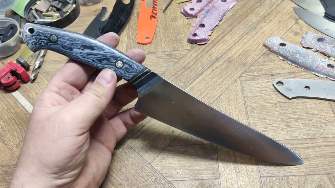 Кухонный нож из стали Vg10.