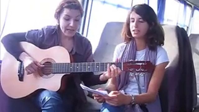 Мастер класс на гитаре, песни у костра с иностранцами смотреть онлайн