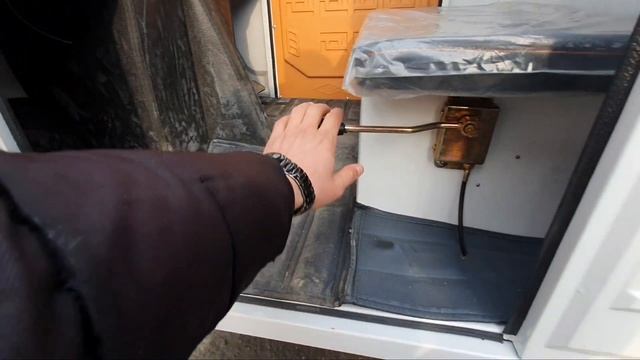 PULL TOPAR SKUTER. TALABALAR BINOAN SOTILADI