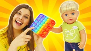 Беби Бон хочет Поп Ит! ТойКлаб ищет игрушки по подсказкам - Видео куклы и игрушки для девочек