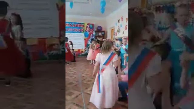 Вальс выпускников детского сада Колосок Унэгэтэй смотреть онлайн