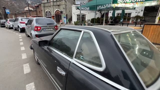 Тбилиси. Абанотубани. «Mercedes-Benz 380 SL». Классика немецкого автопрома в центре города. смотреть онлайн