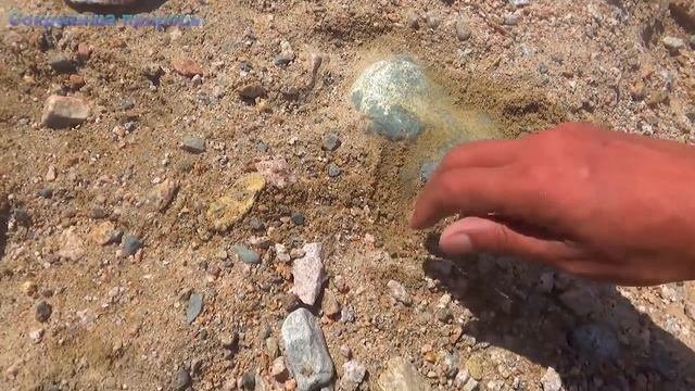 Стал находить коричневые камни и жёлтые самородки смотреть онлайн