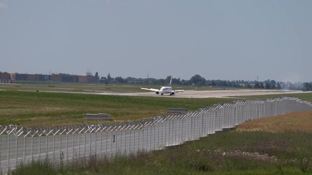 Наблюдение за самолетами в пражском аэропорту. Planes spotting at Prague's airport PRG 4K смотреть онлайн