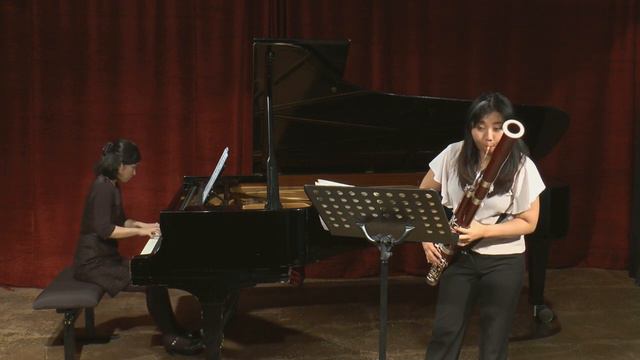 Mozart: Bassoon Concerto in B-flat major KV 191 2nd Mov., Yumi Matsumoto Bassoon, Rie Akamatsu Pian смотреть онлайн