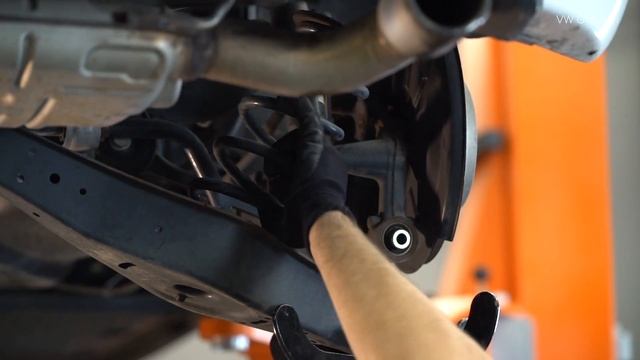 Как заменить задние пружины подвески на VW GOLF 6 (5K1) [ВИДЕОУРОК AUTODOC] смотреть онлайн